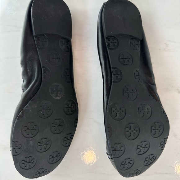 Tory Burch black leather patent toe ballet flats - Picture 2 of 2